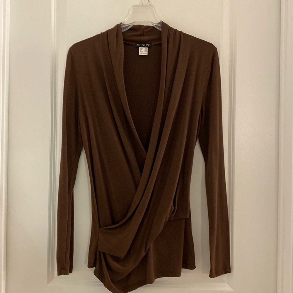 Long sleeve V-neck brown top